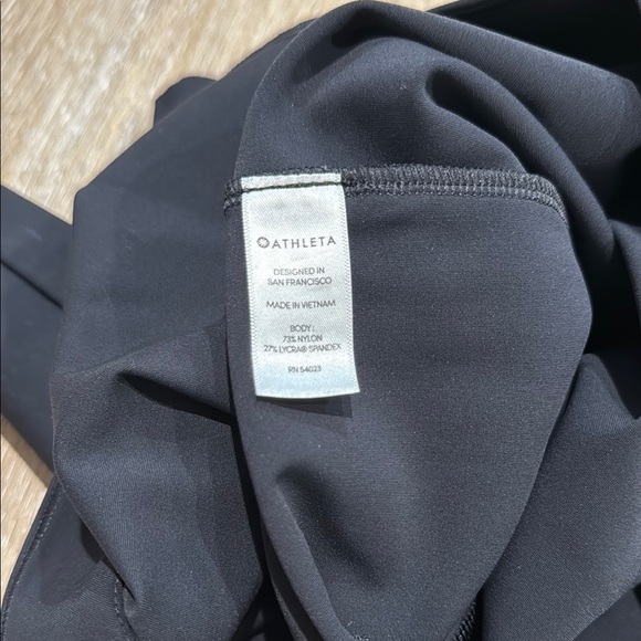 Athleta Size 4 black Cropped Ankle Pants Side Pocket - Picture 3 of 13